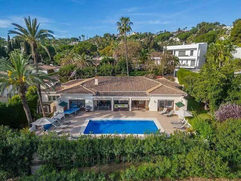 Villa Casa La Concha - Luxury 6 Bedroom Villa In Marbella, Beautiful Mountain View, Heated Swimming Pool, 15Min Walk To Puerto Banus Beaches, Sleeps Up To 12