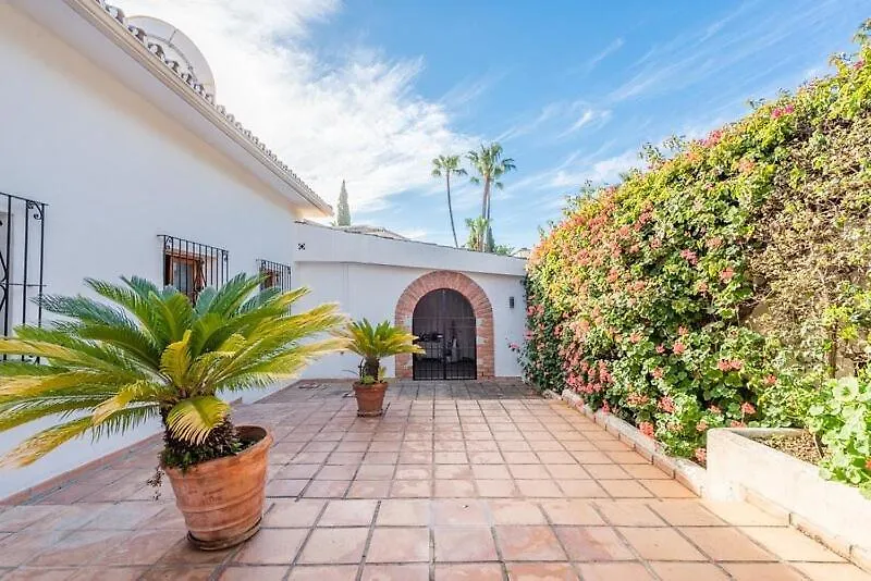 Villa Casa La Concha - Luxury 6 Bedroom Villa In Marbella, Beautiful Mountain View, Heated Swimming Pool, 15Min Walk To Puerto Banus Beaches, Sleeps Up To 12 0*, Marbella Spain