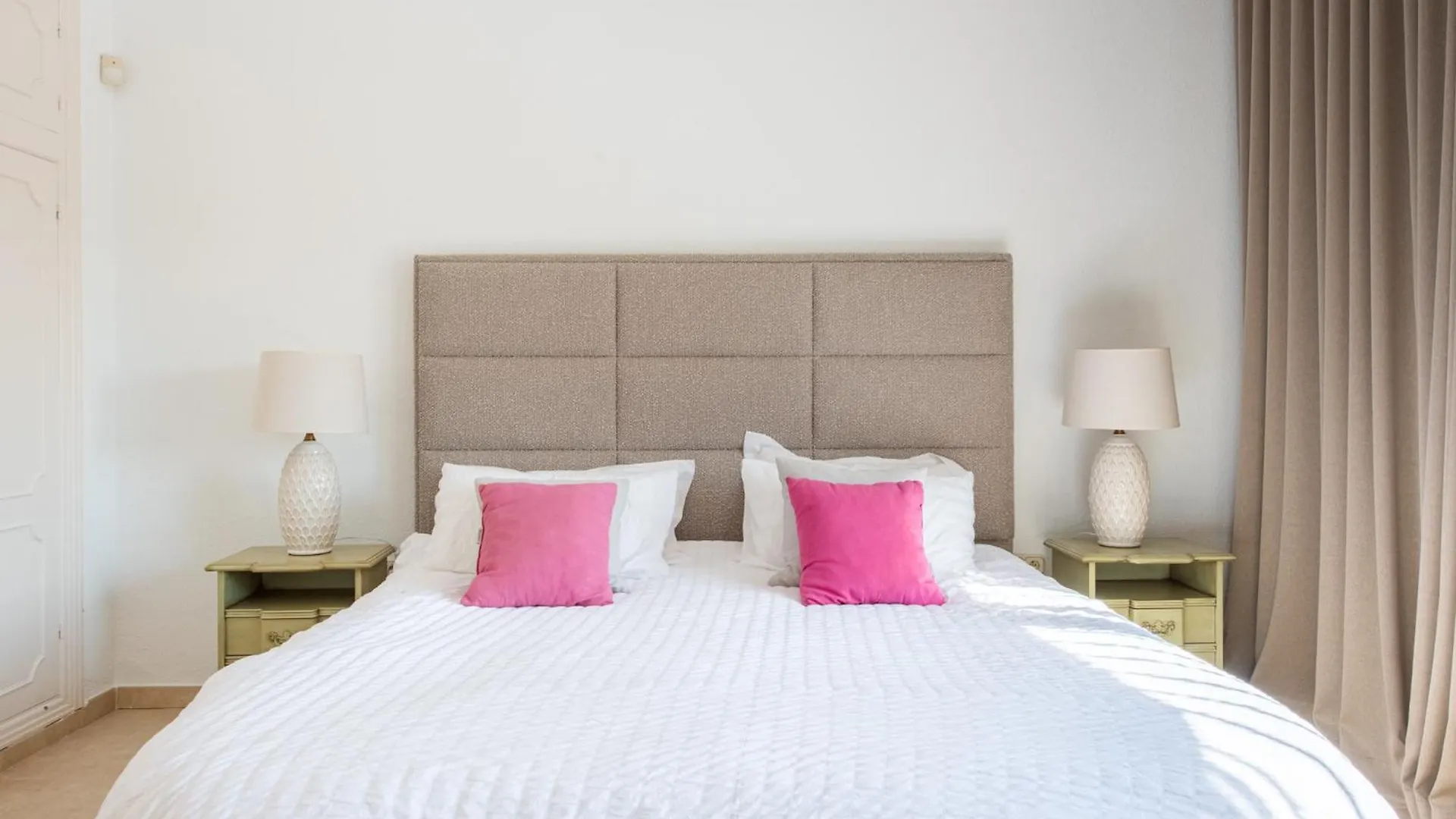 Villa Casa La Concha - Luxury 6 Bedroom Villa In Marbella, Beautiful Mountain View, Heated Swimming Pool, 15Min Walk To Puerto Banus Beaches, Sleeps Up To 12