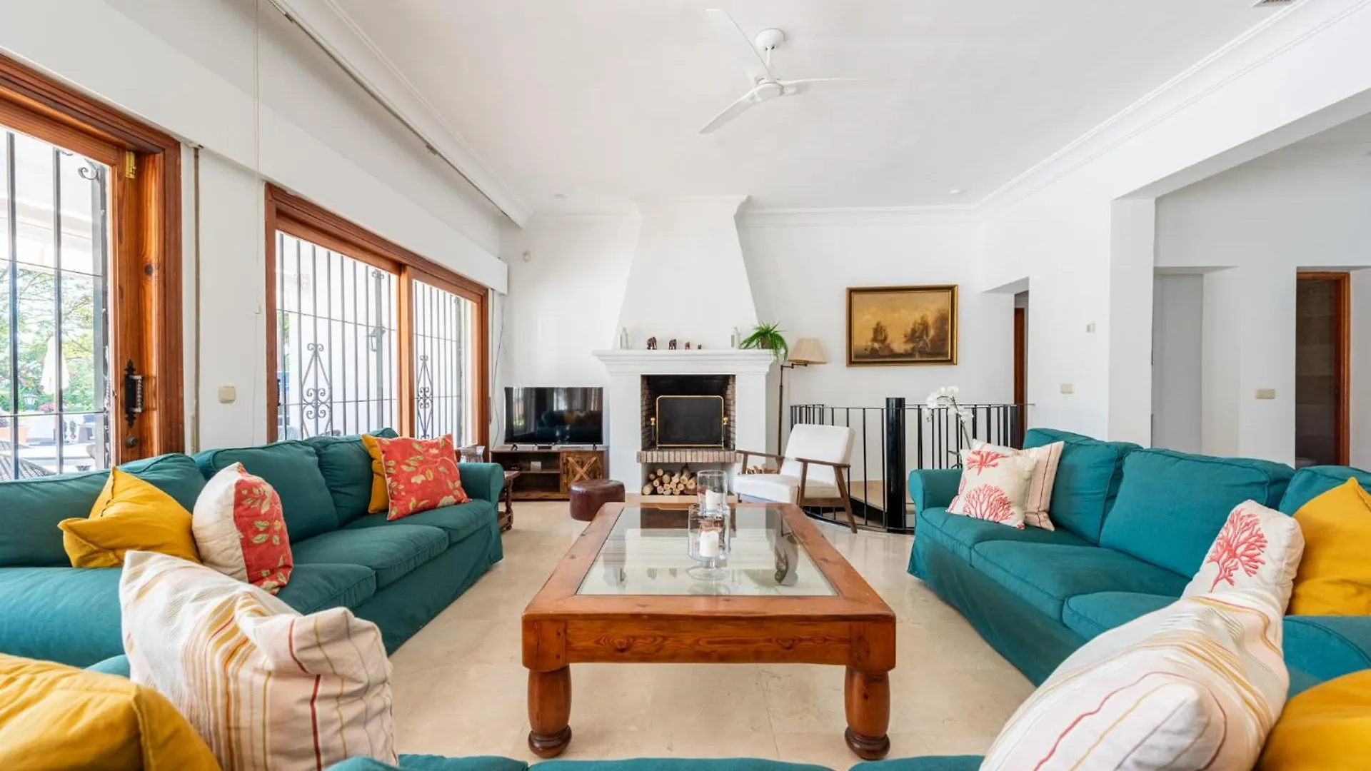 Villa Casa La Concha - Luxury 6 Bedroom Villa In Marbella, Beautiful Mountain View, Heated Swimming Pool, 15Min Walk To Puerto Banus Beaches, Sleeps Up To 12  Marbella