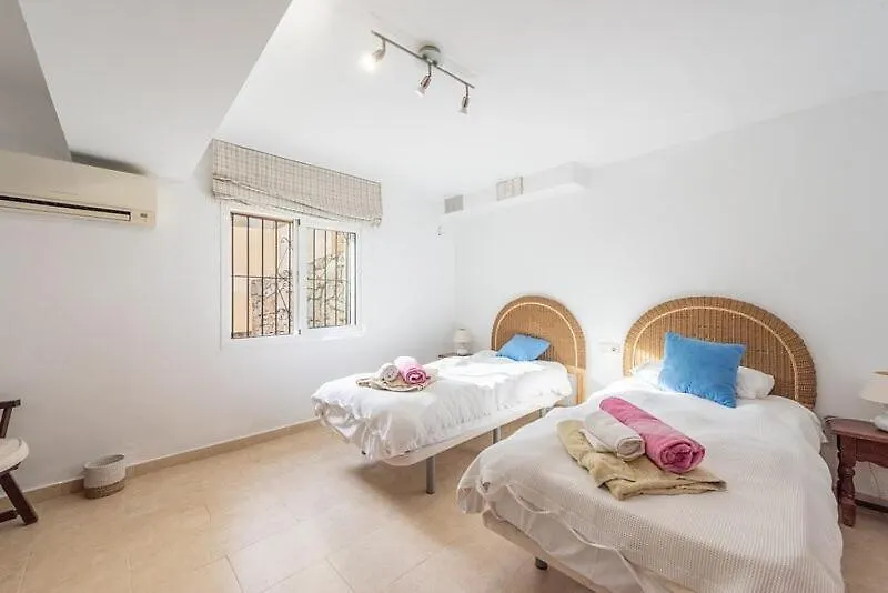 Villa Casa La Concha - Luxury 6 Bedroom Villa In Marbella, Beautiful Mountain View, Heated Swimming Pool, 15Min Walk To Puerto Banus Beaches, Sleeps Up To 12 0*, Marbella