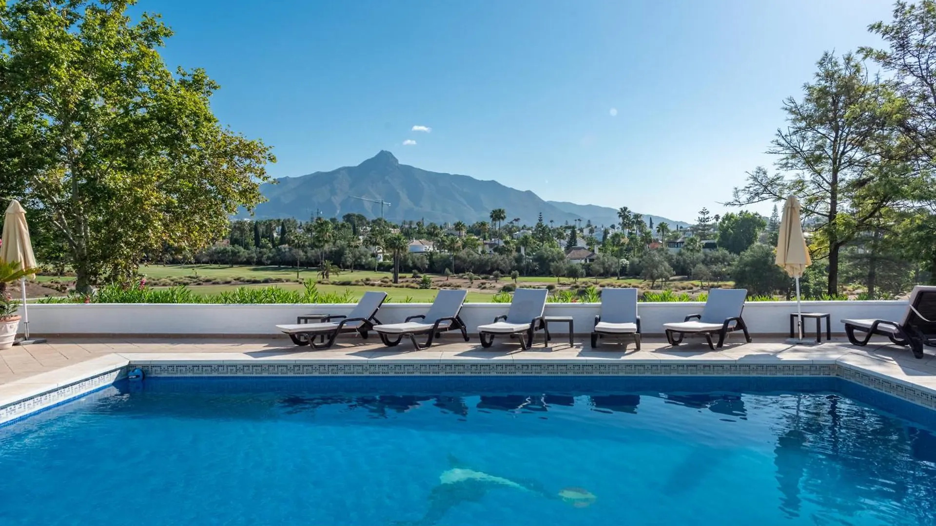 Villa Casa La Concha - Luxury 6 Bedroom Villa In Marbella, Beautiful Mountain View, Heated Swimming Pool, 15Min Walk To Puerto Banus Beaches, Sleeps Up To 12 Spain
