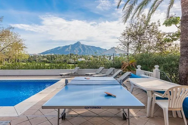 Villa Casa La Concha - Luxury 6 Bedroom Villa In Marbella, Beautiful Mountain View, Heated Swimming Pool, 15Min Walk To Puerto Banus Beaches, Sleeps Up To 12