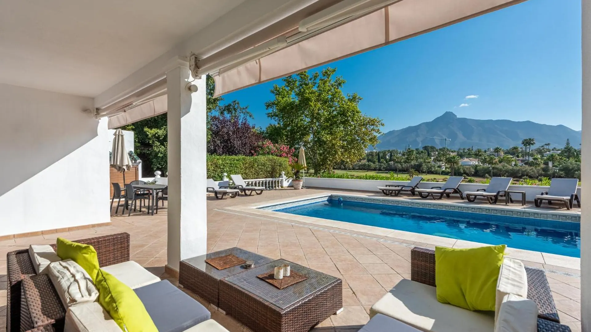 Villa Casa La Concha - Luxury 6 Bedroom Villa In Marbella, Beautiful Mountain View, Heated Swimming Pool, 15Min Walk To Puerto Banus Beaches, Sleeps Up To 12