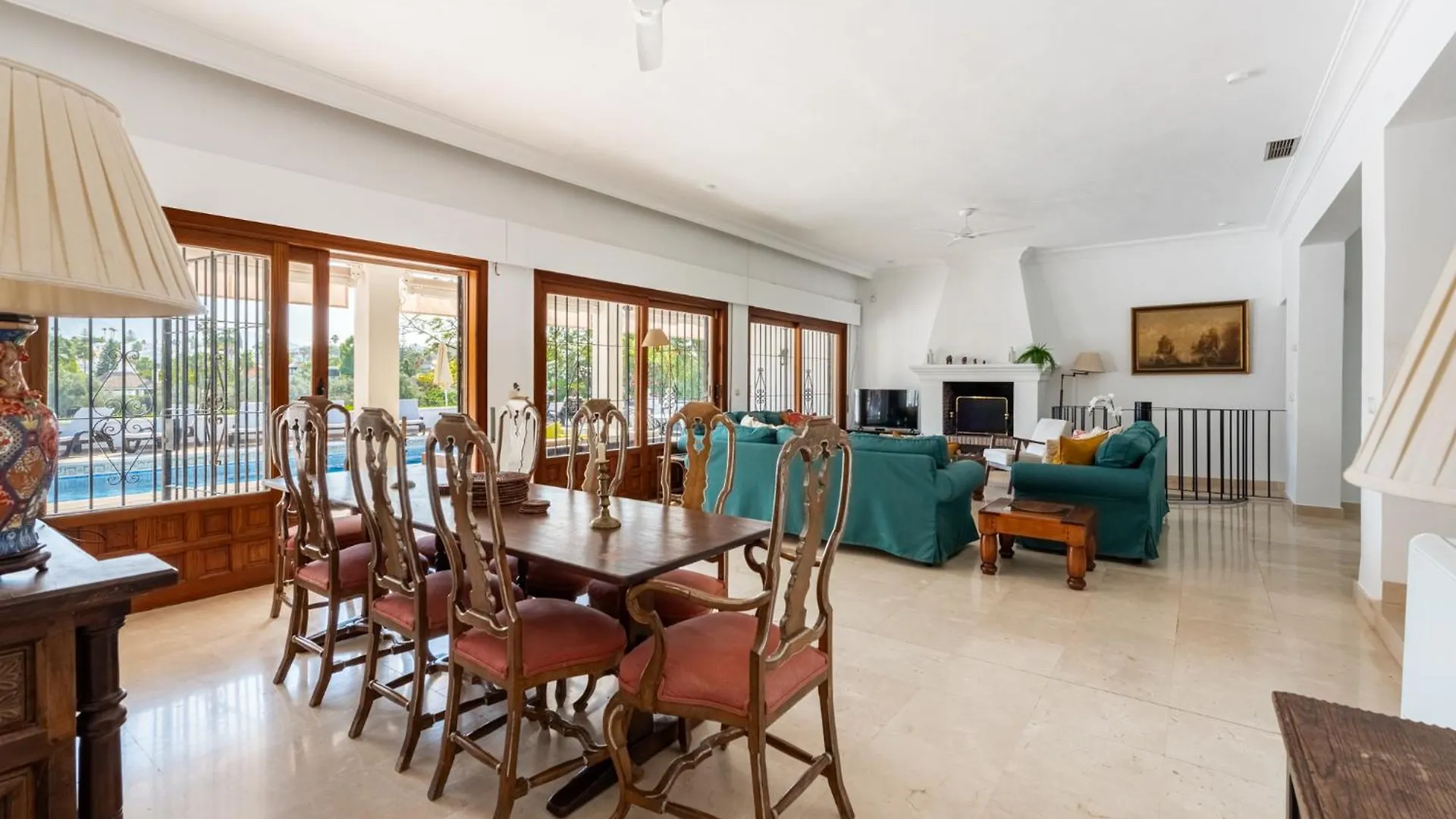 Villa Casa La Concha - Luxury 6 Bedroom Villa In Marbella, Beautiful Mountain View, Heated Swimming Pool, 15Min Walk To Puerto Banus Beaches, Sleeps Up To 12
